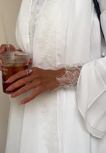 Ivory Grace – 3-Piece Lace Abaya Set